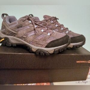 Merrell women's hiking boots sz 9 US NIB